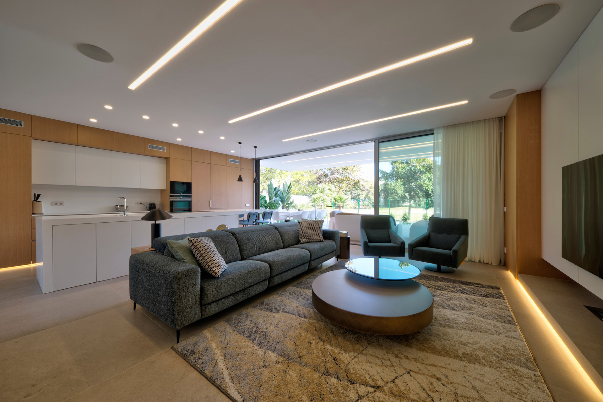 elegantní obývací pokoj s designovým kobercem od firmy I+D